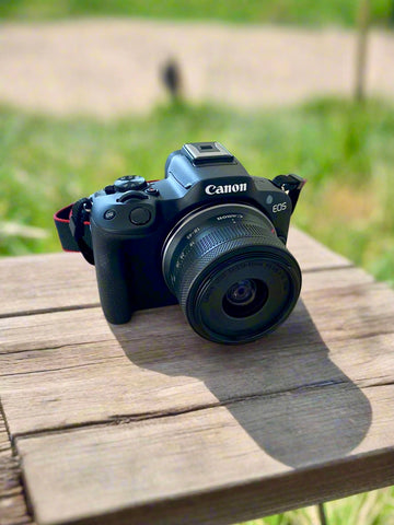 Aparat foto Canon R50 – Disponibil pentru sedinte in studio [Inchiriere]