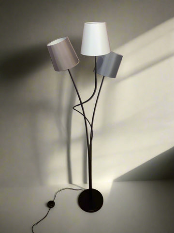 Veioza eleganta cu 3 brate, inalta, pentru decor evenimente [Inchiriere]