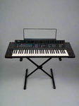 Orga Yamaha – Sintetizator vintage din anii ’80, functional & decorativ [Inchiriere]