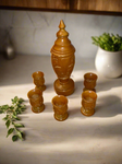 Set decorativ – Pahare si sticla din lemn sculptat, vechi de 40 de ani [Inchiriere]
