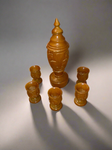 Set decorativ – Pahare si sticla din lemn sculptat, vechi de 40 de ani [Inchiriere]