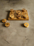 Piesa de decor Tic-Tac-Toe rustic (X si 0), din lemn masiv de brad cu accente vintage si industrial, Handmade